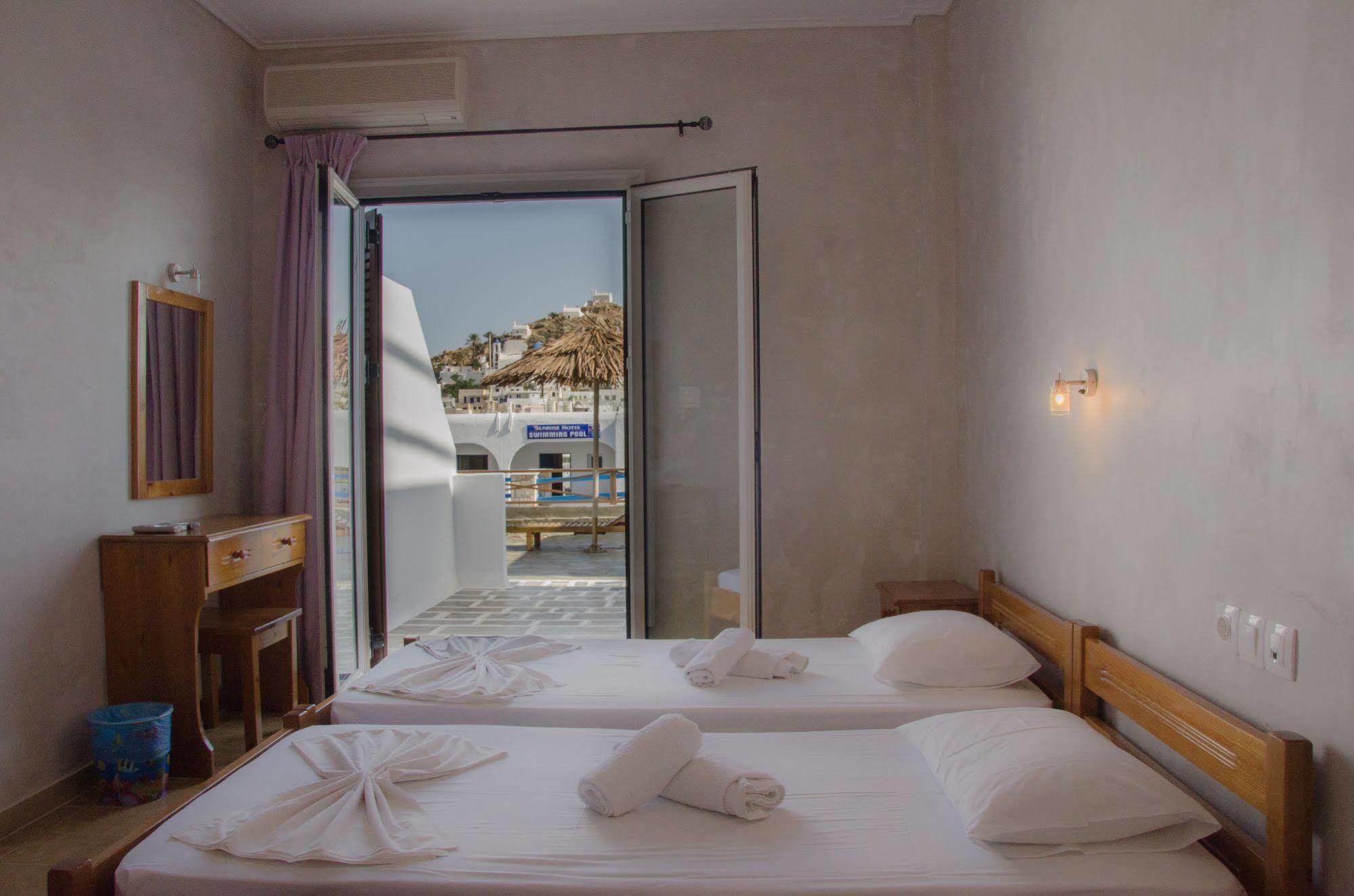 George & Irene Hotel Ios Exteriör bild