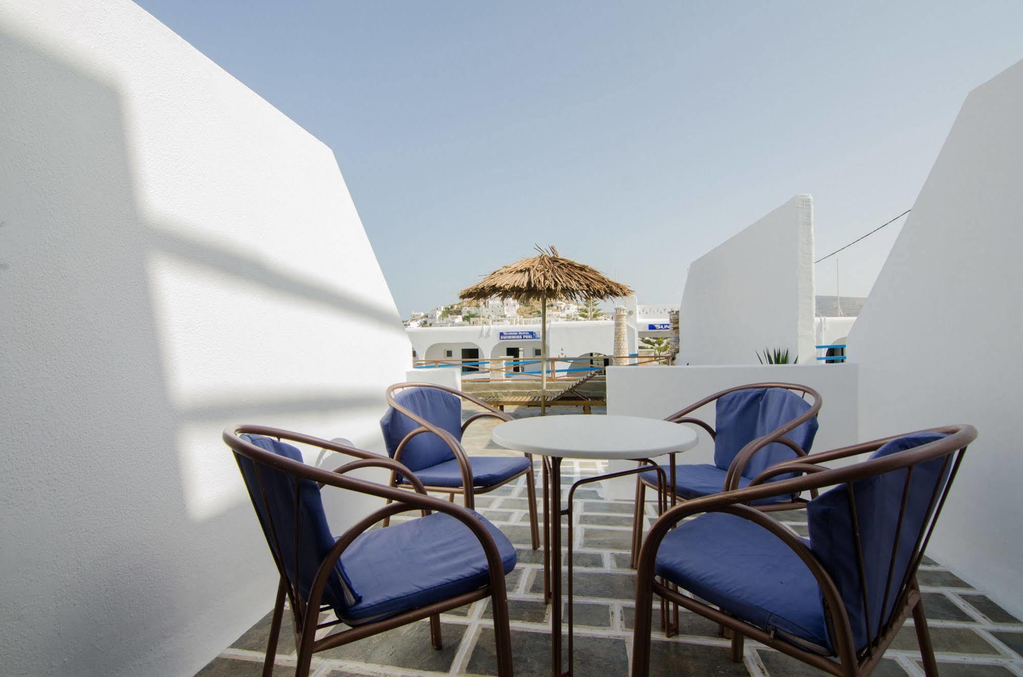 George & Irene Hotel Ios Exteriör bild